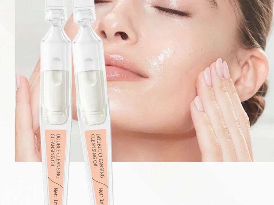 Cleansing-oil single-dose liquid visual concept