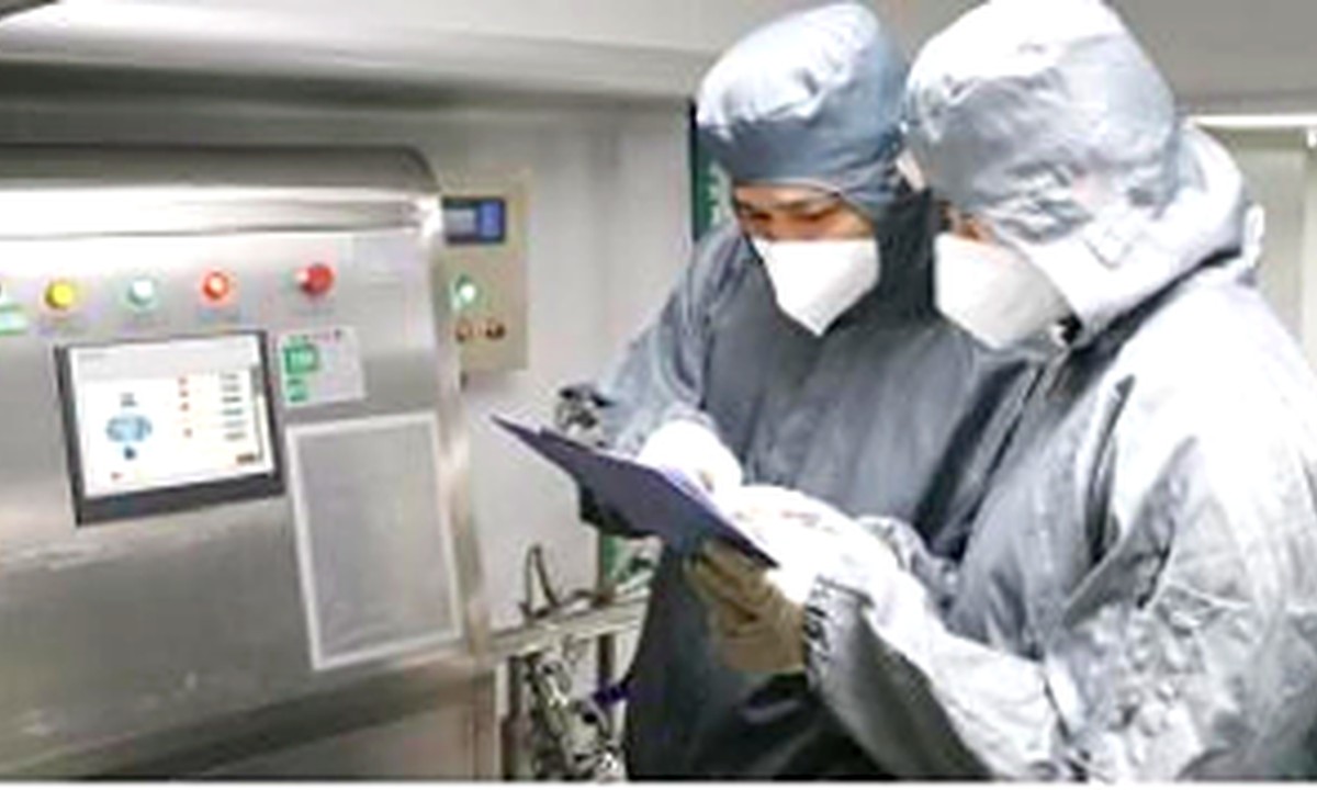 Anonymous cleanroom operator and quality-control reference